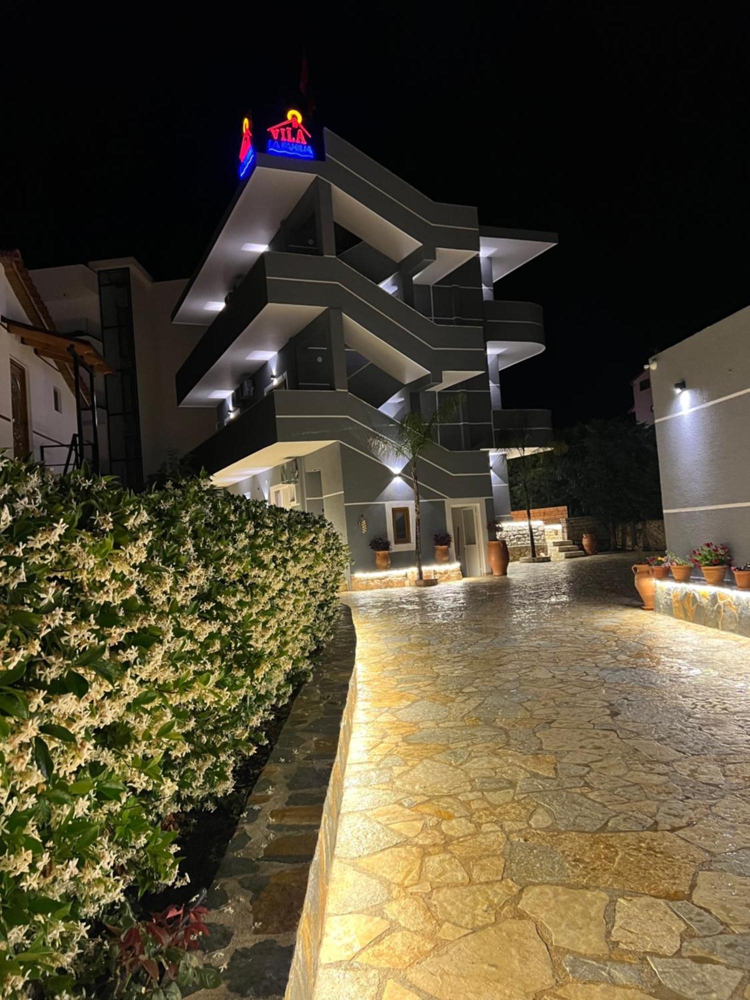 Vila La Familia Ксамил Экстерьер фото