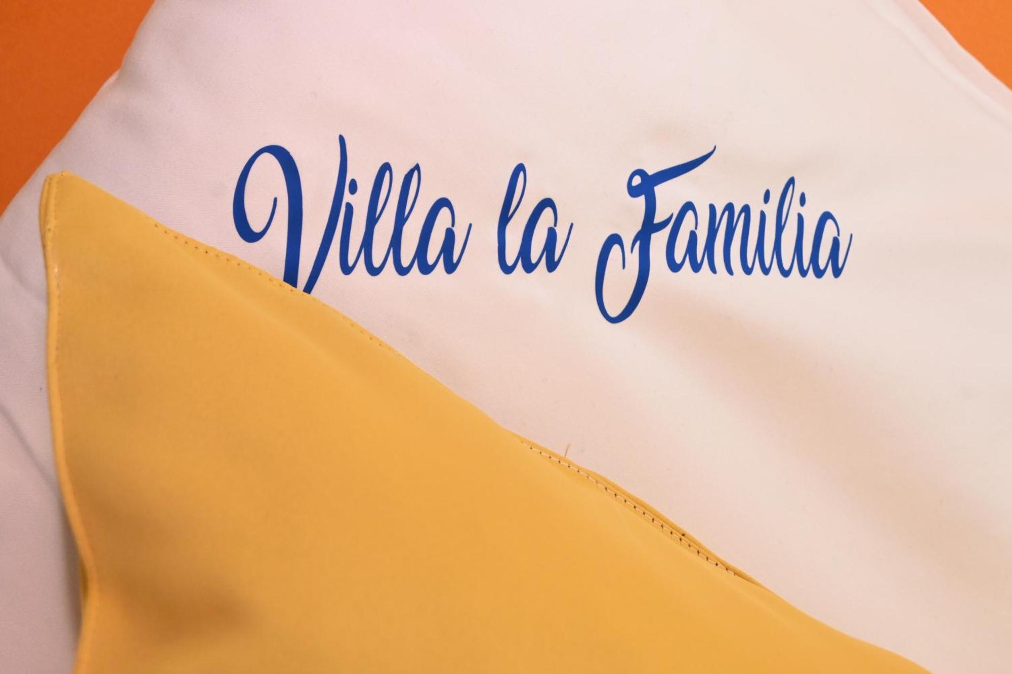 Vila La Familia Ксамил Экстерьер фото